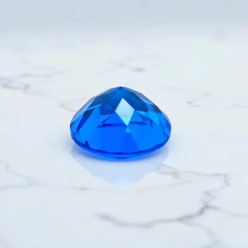 Jカットのラボで作成されたコバルトスピネル、VVS1の合成宝 - Jewelry Making Gemstones のレビューと価格